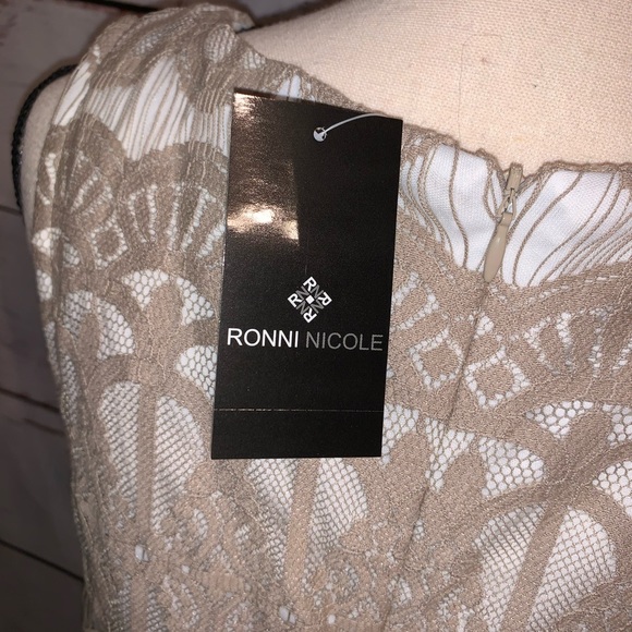 Ronni Nicole Lace dress - Picture 3 of 4